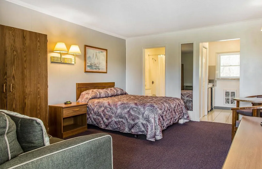 Rodeway Inn Waterford - New London-1